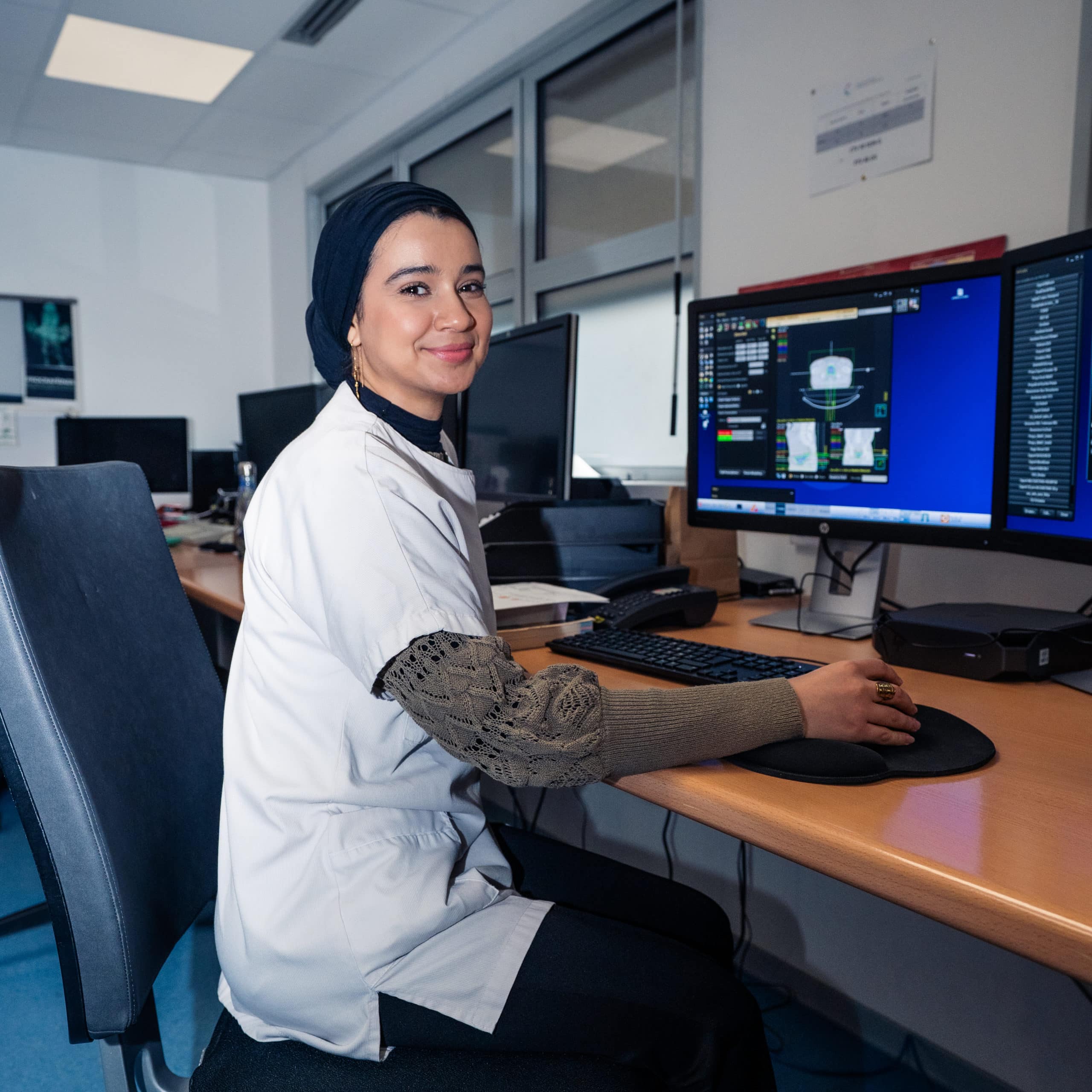 Saliha : Dosimétrice au centre de radiothérapie à Angoulême
